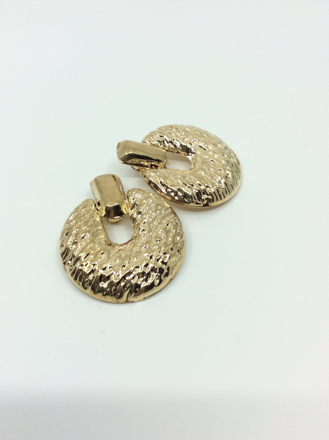 Clip-on Textured Metal Rounds